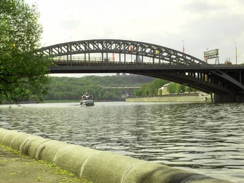 "МЗ". Мост недалеко от Парка Культуры